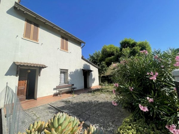 intera palazzina in vendita a Borgo Tossignano in zona Tossignano
