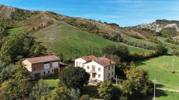 casale in vendita a Borgo Tossignano in zona Tossignano