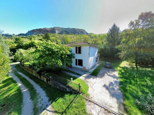 casa indipendente in vendita a Borgo Tossignano in zona Tossignano