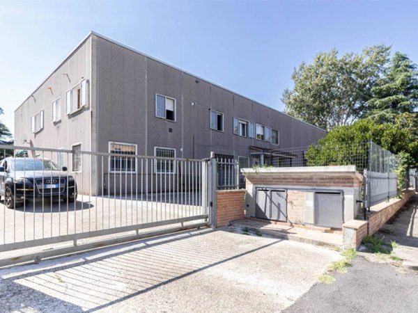 negozio in vendita a Borgo Tossignano in zona Tossignano