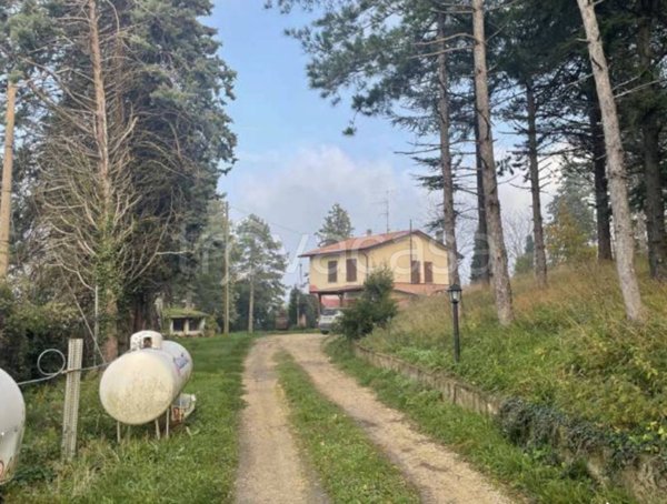 casa indipendente in vendita a Borgo Tossignano in zona Tossignano