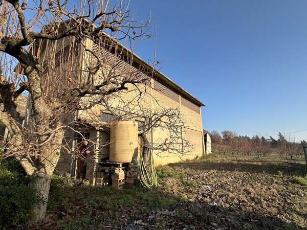 locale di sgombero in vendita a Borgo Tossignano in zona Tossignano