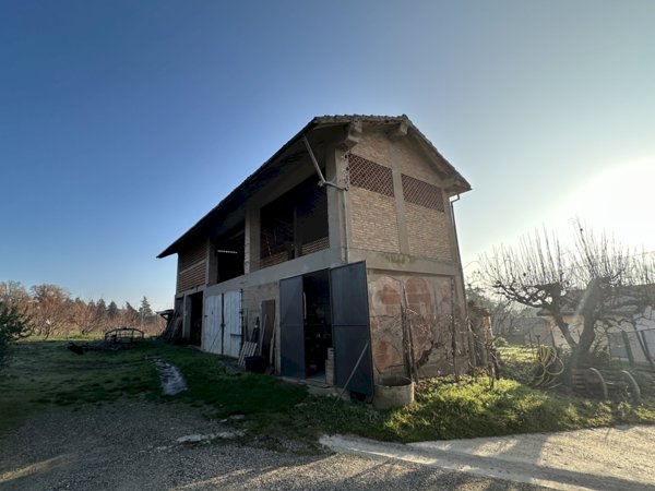 locale di sgombero in vendita a Borgo Tossignano in zona Tossignano