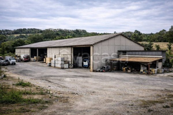 locale commerciale in vendita a Borgo Tossignano in zona Tossignano