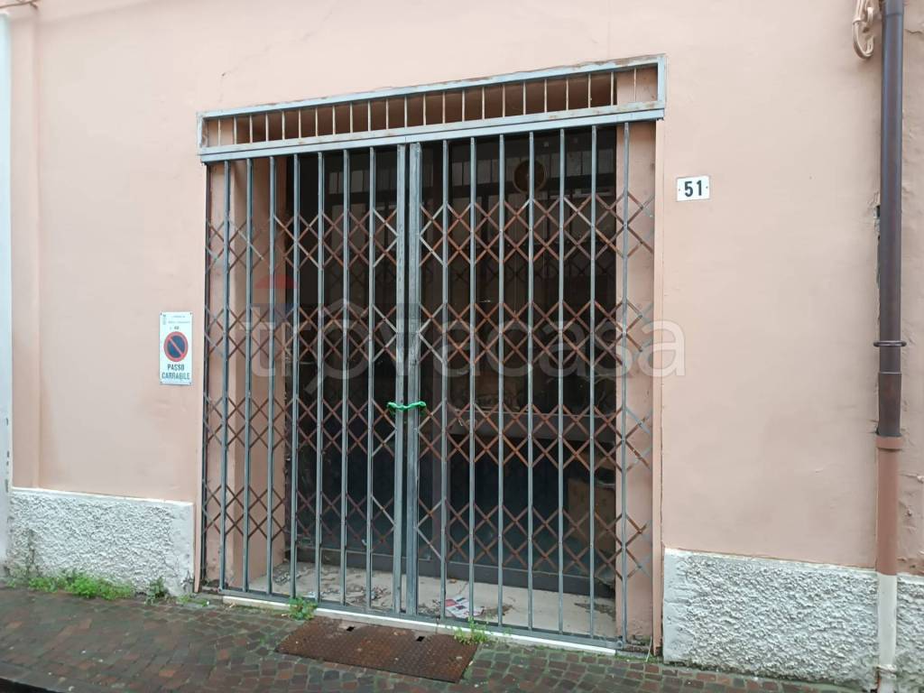 negozio in vendita a Borgo Tossignano in zona Tossignano