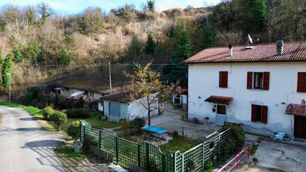 casa indipendente in vendita a Borgo Tossignano in zona Tossignano