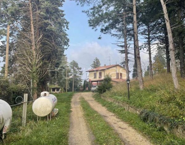 casa indipendente in vendita a Borgo Tossignano in zona Tossignano