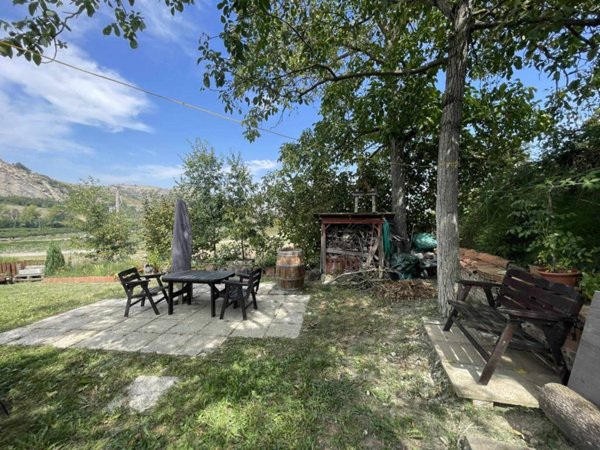 locale commerciale in vendita a Borgo Tossignano in zona Tossignano