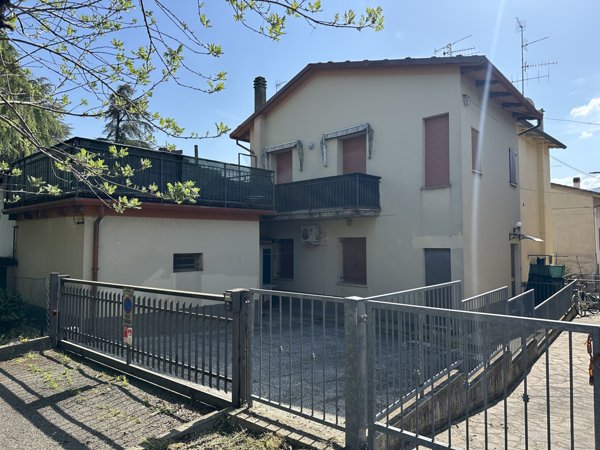 intera palazzina in vendita a Borgo Tossignano in zona Tossignano