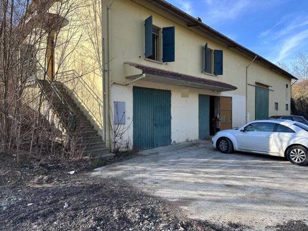 locale commerciale in vendita a Borgo Tossignano in zona Tossignano