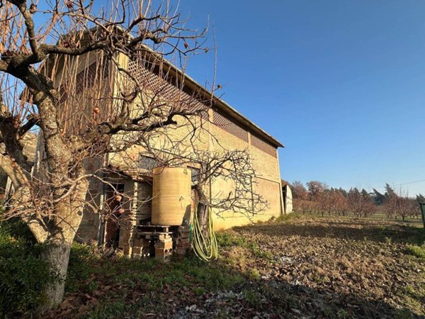locale di sgombero in vendita a Borgo Tossignano in zona Tossignano