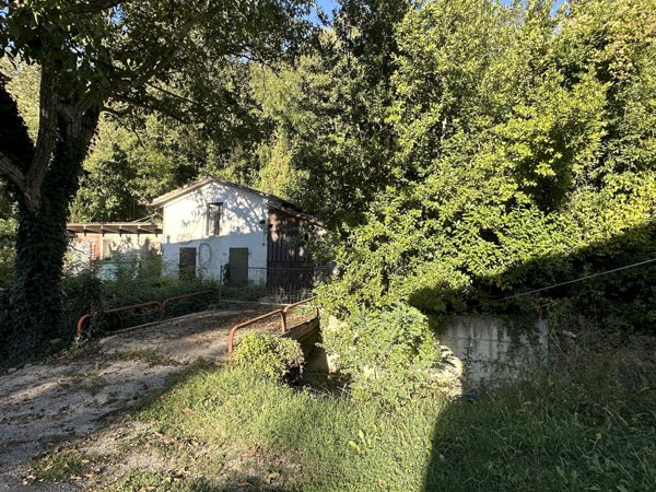 locale di sgombero in vendita a Borgo Tossignano in zona Tossignano