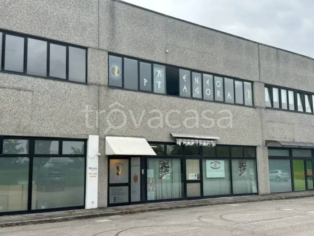 ufficio in vendita a Budrio in zona Cento