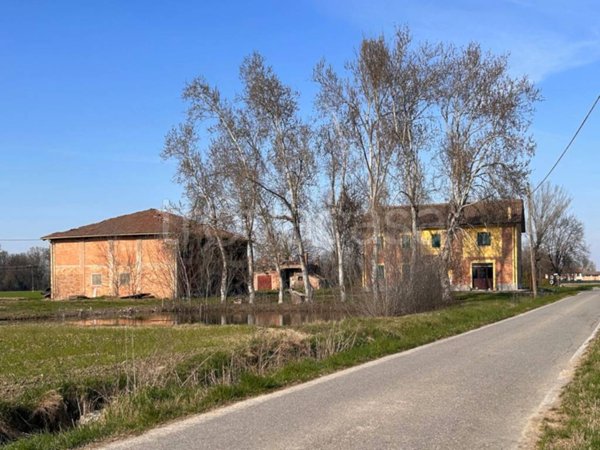 locale di sgombero in vendita a Budrio in zona Bagnarola