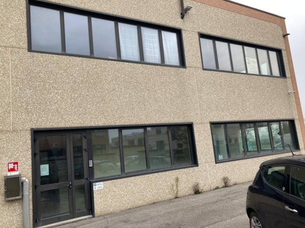 locale commerciale in vendita a Budrio