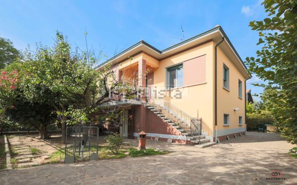 esavano in vendita a Budrio in zona Mezzolara