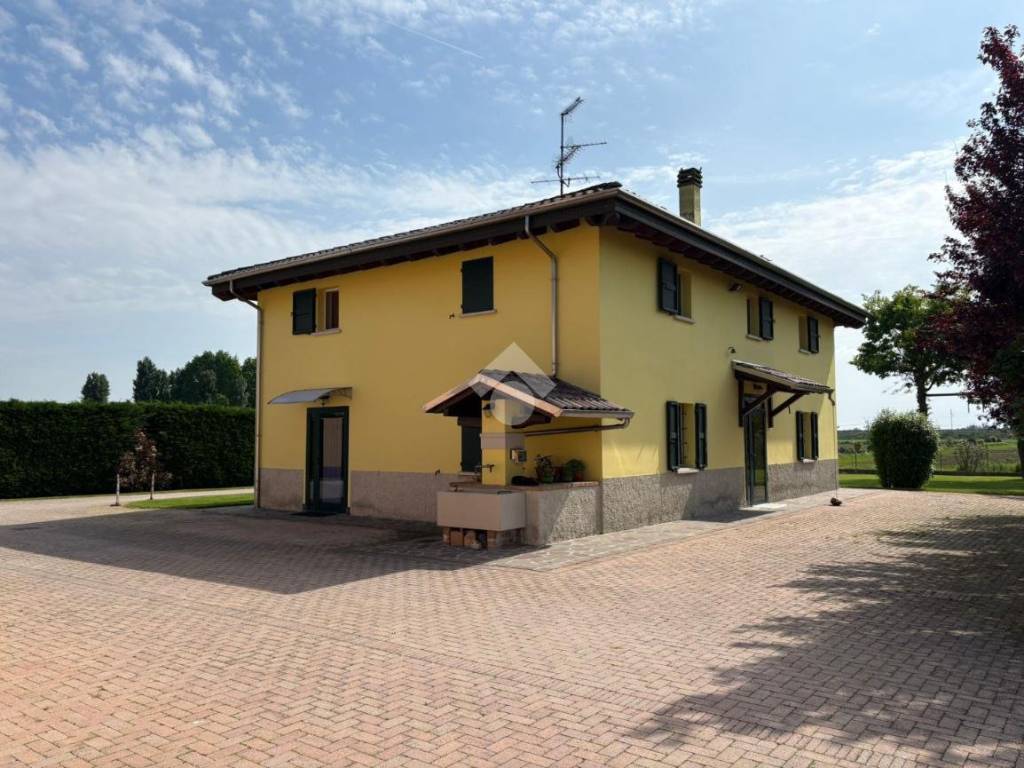 casa indipendente in vendita a Budrio