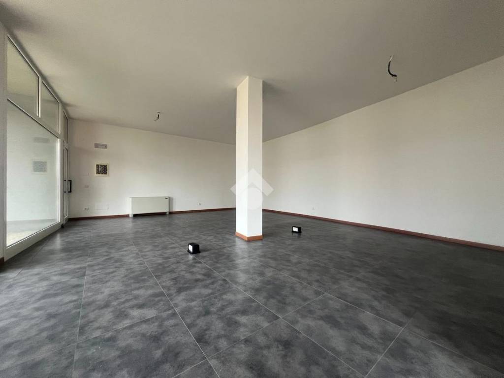ufficio in vendita a Budrio