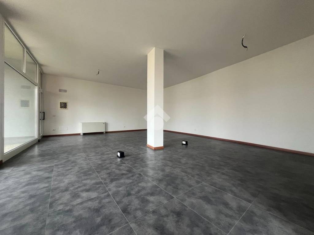 ufficio in vendita a Budrio