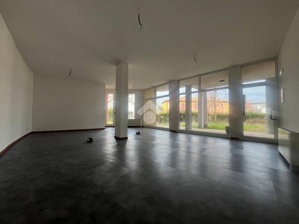 negozio in vendita a Budrio