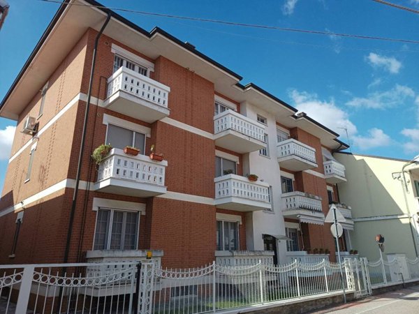 appartamento in vendita a Budrio in zona Cento