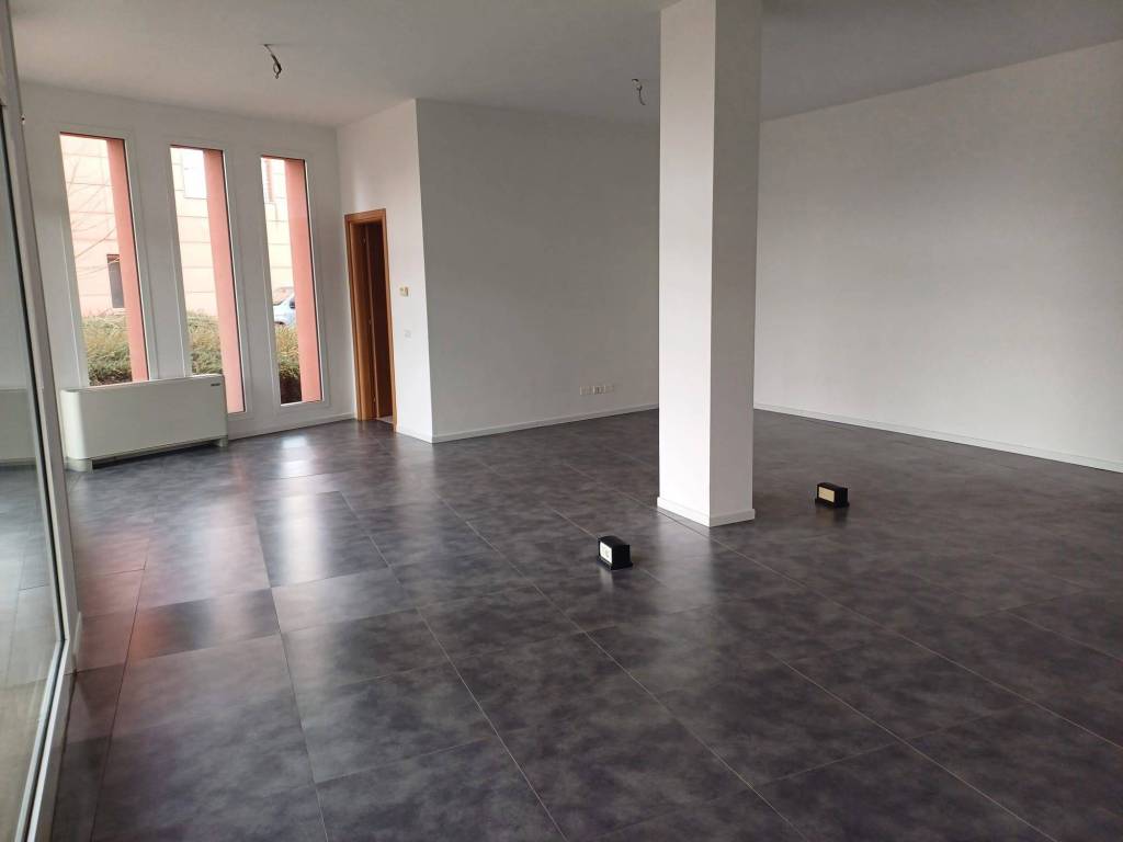 negozio in vendita a Budrio