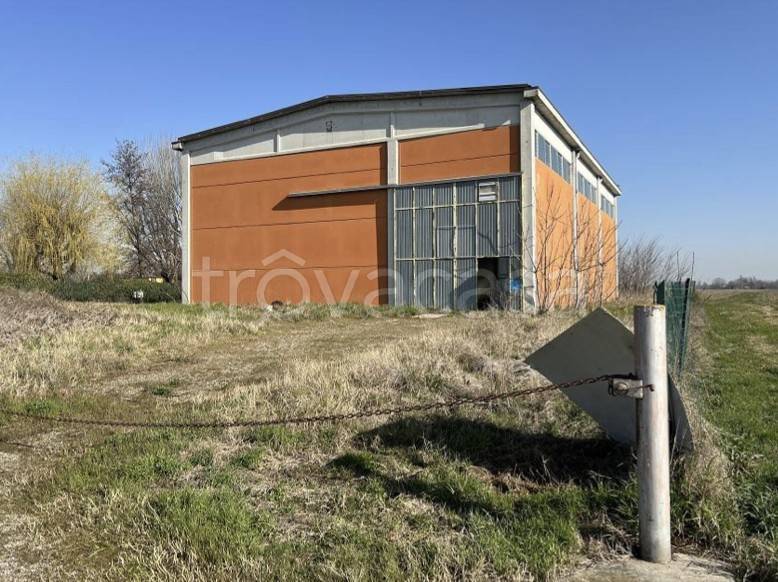 locale commerciale in vendita a Budrio in zona Cento