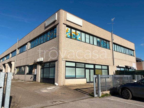 locale commerciale in vendita a Budrio in zona Cento