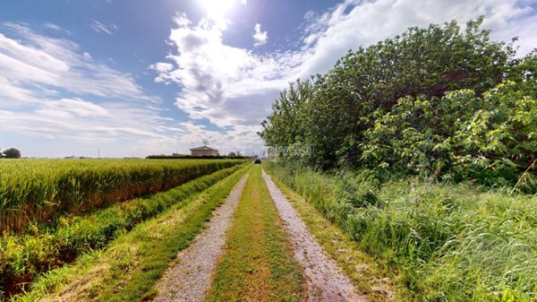casale in vendita a Budrio in zona Cento