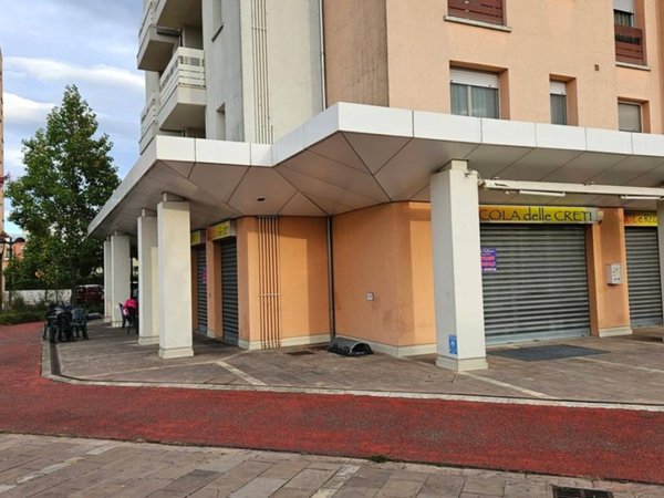 negozio in vendita a Budrio