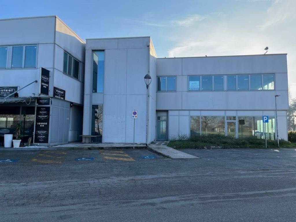 ufficio in vendita a Budrio in zona Prunaro
