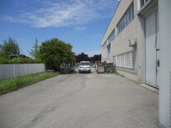 capannone in vendita a Budrio in zona Cento