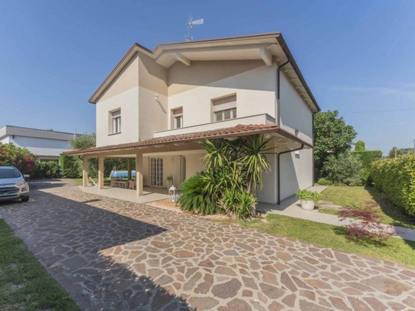 casa indipendente in vendita a Budrio in zona Cento