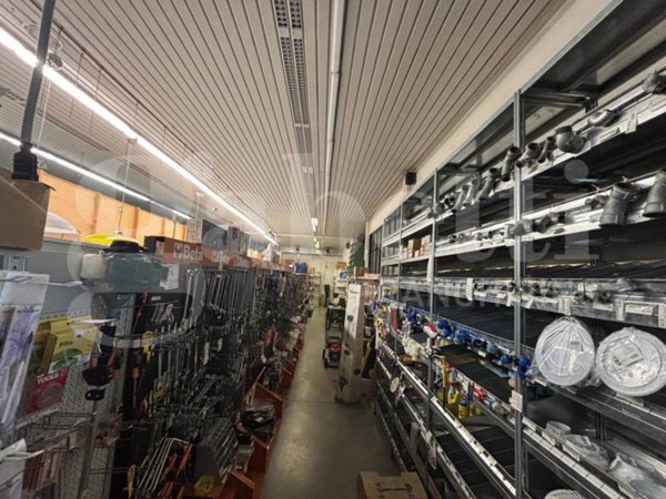 locale commerciale in vendita a Budrio in zona Mezzolara
