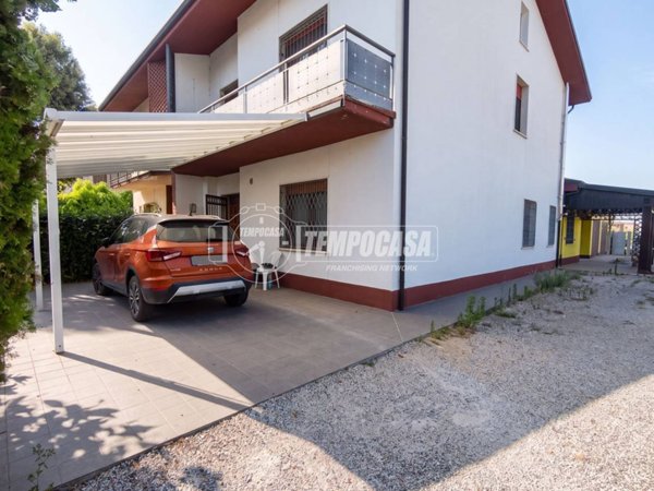 casa indipendente in vendita a Budrio in zona Cento