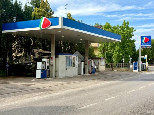 negozio in vendita a Budrio in zona Riccardina