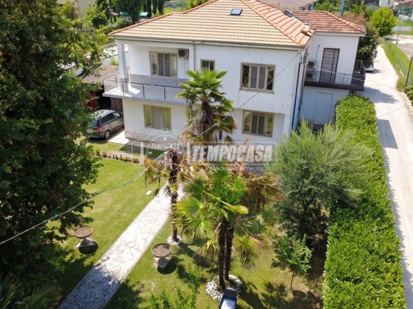 casa indipendente in vendita a Budrio in zona Cento