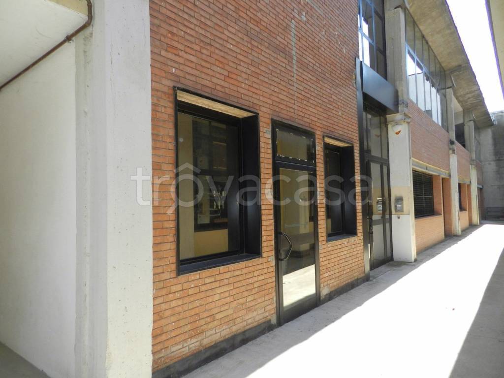 locale commerciale in vendita a Budrio in zona Prunaro