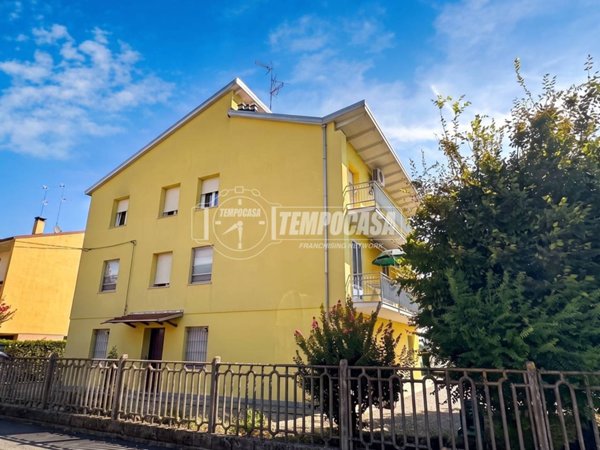appartamento in vendita a Budrio in zona Cento
