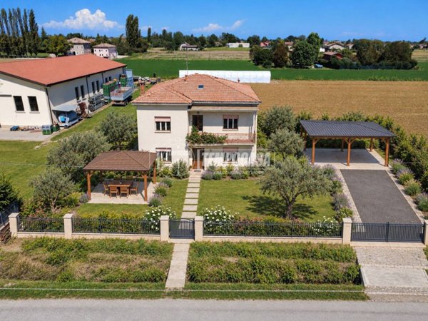 casa indipendente in vendita a Budrio in zona Cento