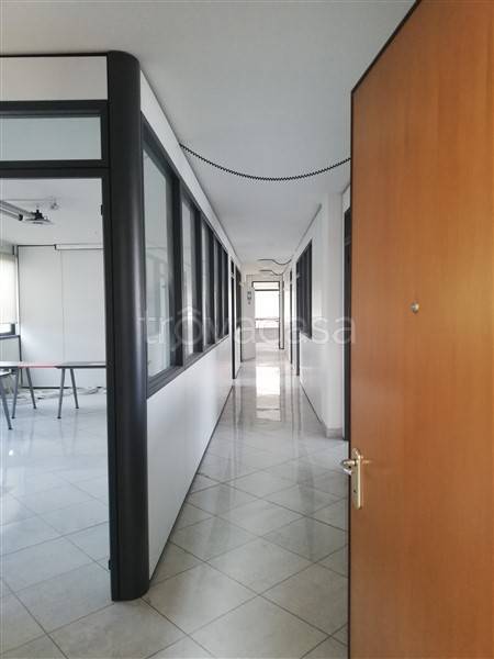 ufficio in vendita a Calderara di Reno