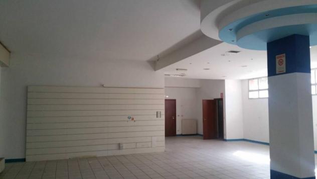 negozio in vendita a Calderara di Reno