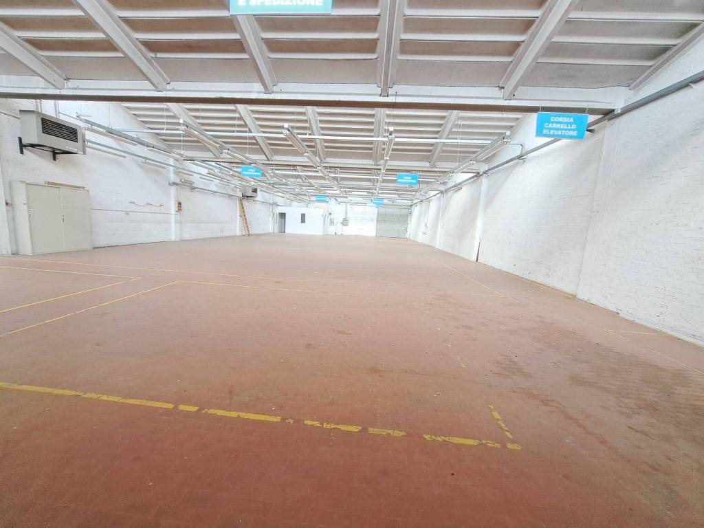 capannone in vendita a Calderara di Reno in zona Bargellino