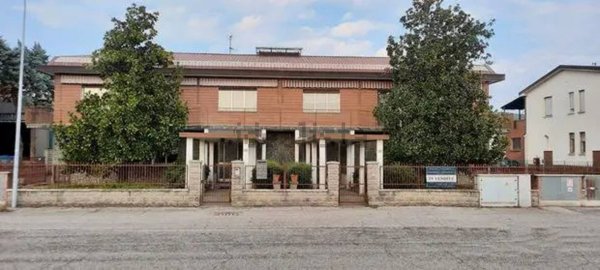 capannone in vendita a Calderara di Reno