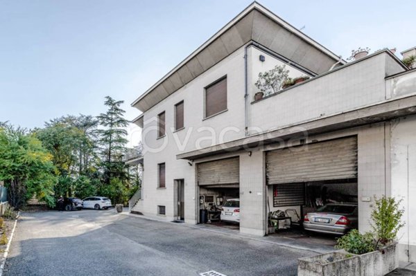 locale di sgombero in vendita a Calderara di Reno in zona Bargellino