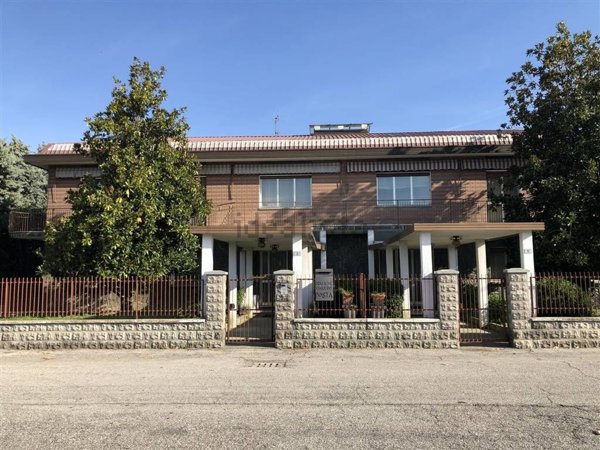 locale di sgombero in vendita a Calderara di Reno in zona Bargellino