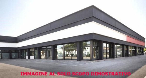 locale commerciale in vendita a Calderara di Reno
