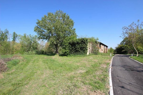 locale di sgombero in vendita a Calderara di Reno