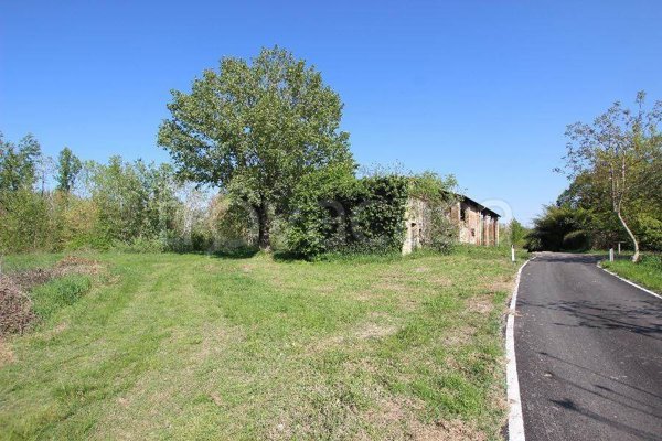 locale di sgombero in vendita a Calderara di Reno