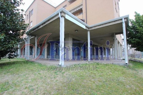 negozio in vendita a Calderara di Reno in zona Longara
